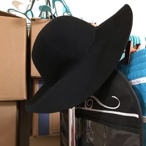 Black felt hat!